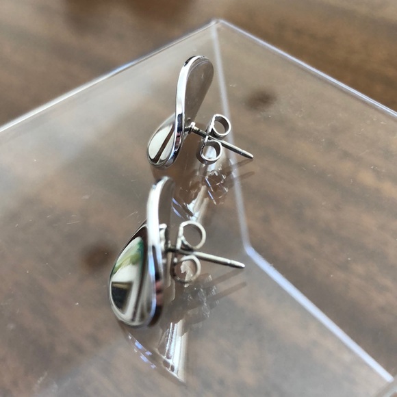 Vintage Avon curved disc pierced earrings silver tone - Picture 13 of 16